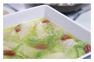 竹荪炖鸡，滋补养生的佳肴（以营养为主，让鸡肉更加美味的秘诀）