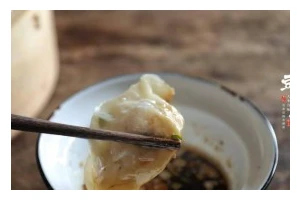 手工制作小葱猪肉包（传统美食，轻松DIY，口感香嫩）