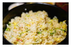咸鱼鸡粒炒饭的做法（学会这道菜，让你的口味大开眼界）