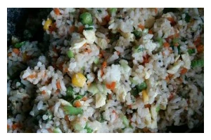 美味可口的蔬菜蛋炒饭（做法详解，让你也能轻松搞定/蔬菜蛋炒饭的秘诀揭秘）
