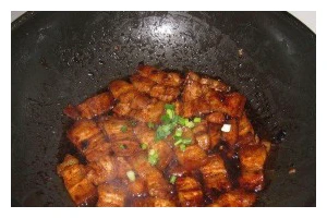 五花肉炖双豆的家常美食（一道营养丰富、味道鲜美的烹饪佳品）
