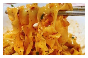 以拌刀削面为主的美食制作（自己动手，做出口感绝佳的刀削面！）