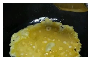 自创鸡蛋饼做法分享（自己动手做早餐，口感清新美味）