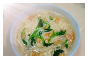 教你如何做一碗美味可口的煮面（从选面到煮面，一步步教你做出好吃的面条）