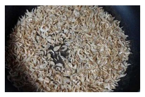 无盐虾皮粉的营养价值与制作方法（健康饮食新选择，轻松自制无盐虾皮粉）