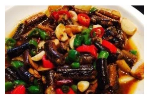 双椒炒鳝鱼段的制作方法（颠覆传统口味，尝试新鲜美食）