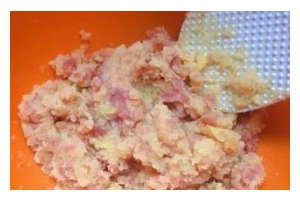 五香粉蒸土豆的做法（香气扑鼻，口感鲜美）