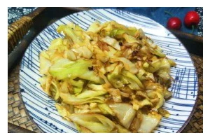 美味清爽的素炒卷心菜（健康低脂的家常菜谱，简单易学，快速上手）