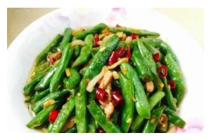 美味又健康的咸蛋炒四季豆（营养丰富，口感鲜美，咸蛋为关键）