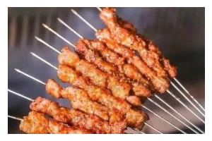 教你如何用碳烤羊肉（羊肉香浓，美味无比，一起来品尝吧！）