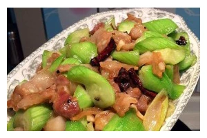 如何做一道美味的丝瓜肉片（简单易学，快速上手，营养美味）