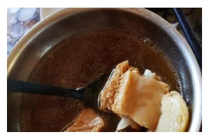 炖制美味肉骨茶的全程详解（学会炖制正宗肉骨茶的步骤和技巧，享受美食带来的满足感）