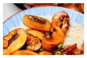 美味可口的甜椒烩菇（一道简单易做的家常菜）