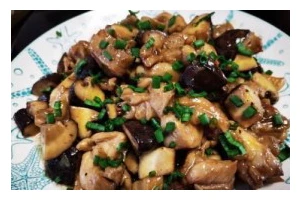 美味可口的以鲜菇滑鸡做法（做出口感鲜嫩、味道鲜美的家常菜）