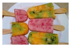 小甜心水果冰淇淋制作全攻略（DIY家庭自制，健康美味两不误）