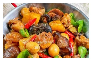 美味香菇土豆炖鸡的做法（做法简单易学，清淡营养，享受美食生活）