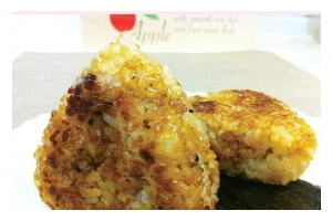 手工日式烤饭团（教你制作最美味的日本手卷饭）