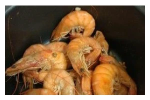大厨教你如何以沙司活皮虾（一道简单又美味的海鲜料理，让你在家也能轻松享受高级美食）