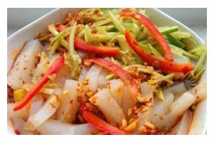 教你自制美味清爽的土豆粉凉粉（制作土豆粉凉粉的做法及口感体验）