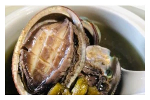 鲍鱼瘦肉汤，滋补养生的佳品（家中简易制作方法，轻松享受健康美食）