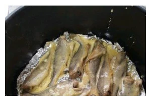 香炸黄花鱼的做法（让你轻松掌握家庭厨艺，美味又健康）