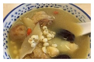 如何制作美味的洋葱清鸡汤（做法详解，让你轻松掌握）