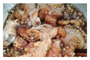 香辣炸鸡块花生美食制作方法（轻松学会制作让人垂涎欲滴的美味佳肴）