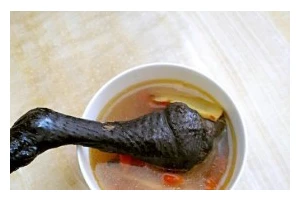 营养丰富的芝麻杞子乌鸡汤（健康补益的秘密）