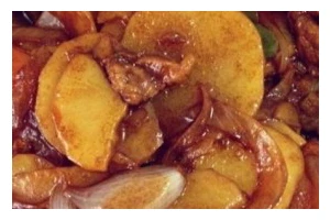 热辣辣的香菇圆葱烧肉片（如何用简单的食材做出美味佳肴）