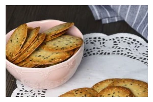 如何制作美味芝麻软糖饼（一步步教你制作口感松软的芝麻糕点）