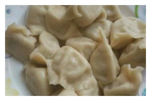 尝鲜猪肉馅饺子，西瓜皮做成佳肴（创意美食西瓜皮猪肉馅饺子的做法与口感体验）