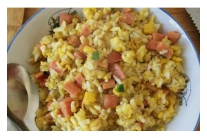 美味肉丸火腿炒饭的做法（简单易学，快速上手）