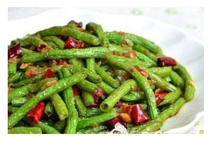 美味家常咸肉炒豆角（简单易学的做法让你爱上做饭）