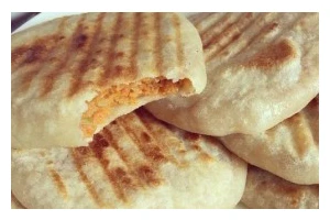 尝试一下洋葱猪肉馅饼的美味吧（简单易做，营养丰富，开胃可口，香气四溢）
