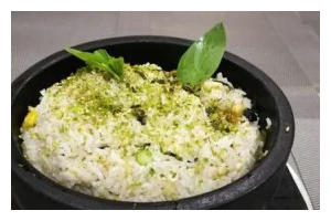 易门特色美食——野生干巴菌炒饭（领略易门山林风光，品尝美味干巴菌炒饭）