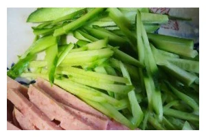 手工擀蔬菜面，健康美味从自己开始（让厨房变身美食工坊，尝遍各种美味）