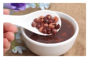 健康美食，薏仁红豆莲子粥的营养与做法（祛湿排毒，美容养颜，薏仁红豆莲子粥营养大揭秘）