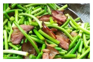 家常菜大全——蒜苔炒猪心（一道美味的健康菜肴，味道鲜美，营养丰富，适合家庭食用）