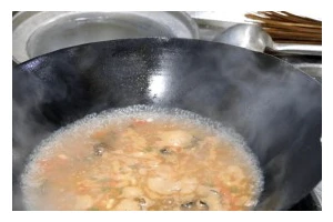 酸辣鱼丸汤的制作方法（健康美味，让你的味蕾得到满足）