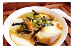 夏日清爽，自制豆腐花教程（这个夏天，别再花冤枉钱了！一份鲜美的豆腐花教你搞定）
