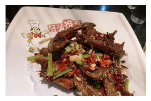 香辣鹅翅的制作方法（让你在家也能吃到餐厅级别美食）