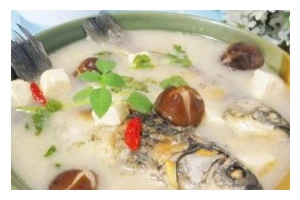 健康美味香菇炖鲫鱼汤（家常小炖营养满满）