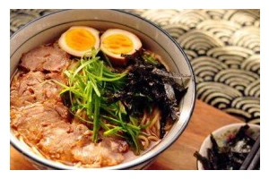 日式高汤的制作技巧（传承百年的味道，以高汤为灵魂的日式烹饪）