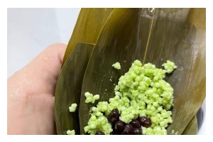 紫米芒果粽的制作方法（传统美食融入现代元素，让你品尝不一样的味道）