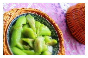 清新简单（轻松做法揭秘，素炒丝瓜健康好味）