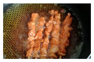 如何制作美味的油炸骨肉相连（技巧与要点，让你做出完美的油炸骨肉相连）