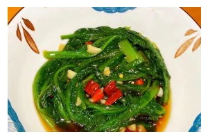 桃仁木耳拌莴笋——清爽美味的减脂佳品（使用桃仁木耳烹饪的减脂美食，让你健康有口福）