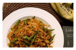 教你如何用鱼饼炒出美味豆角（简单易学的鱼饼炒豆角做法，让你的味蕾享受盛宴！）