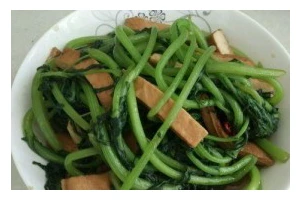 美味可口的香干蒿菜（用家常菜肴，品尝健康生活；香干蒿菜的制作）