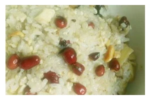 染花糯米饭，色彩缤纷美味可口（用花瓣为食物上色，让味蕾与视觉双重享受）